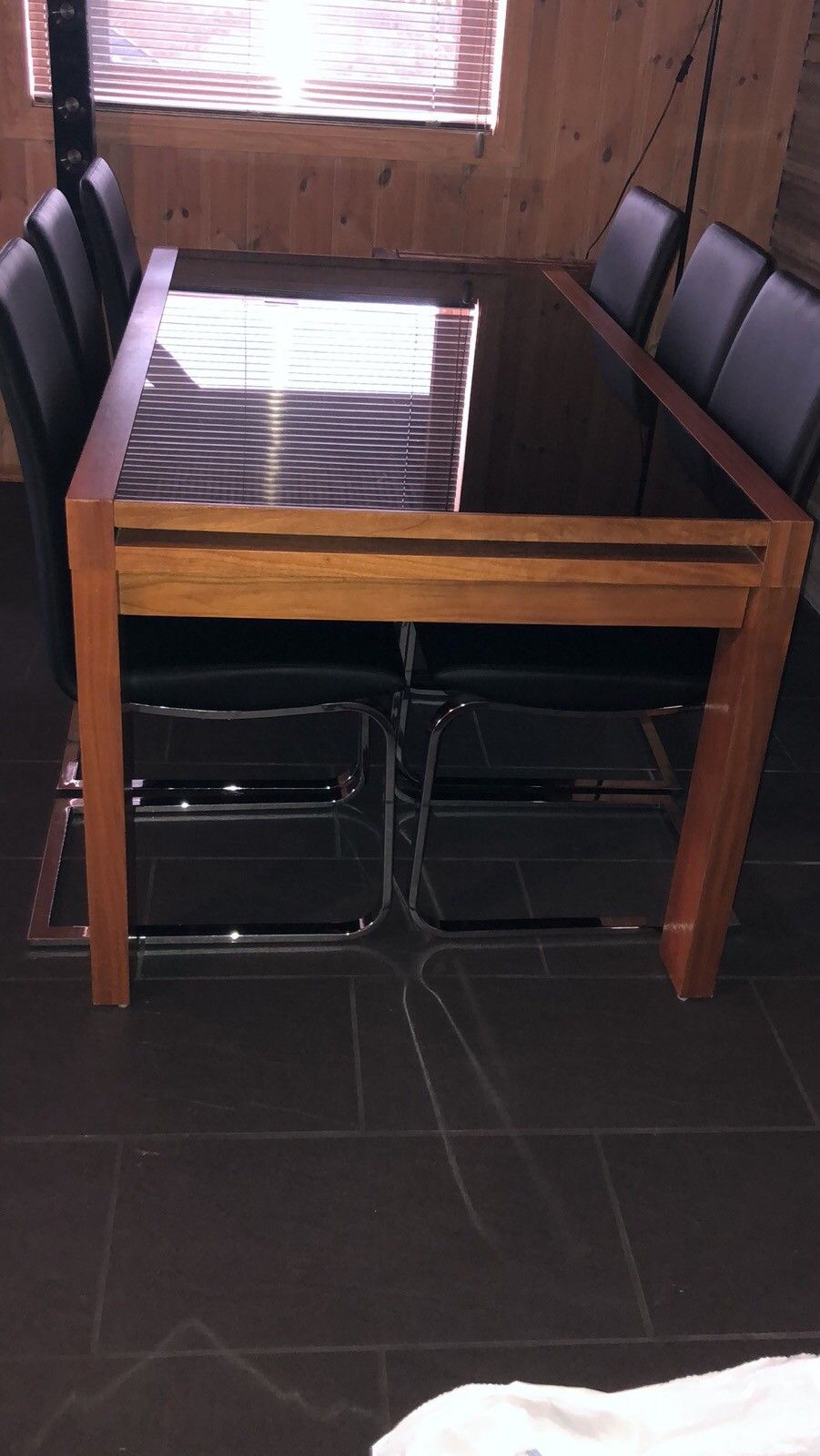 Spisebord med 6 stoler | FINN.no Spisebord med 6 stoler. | FINN.no