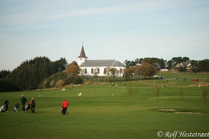 Herdla Golfbane ligger bare ca 500 meter fra anlegget. Galleribilde