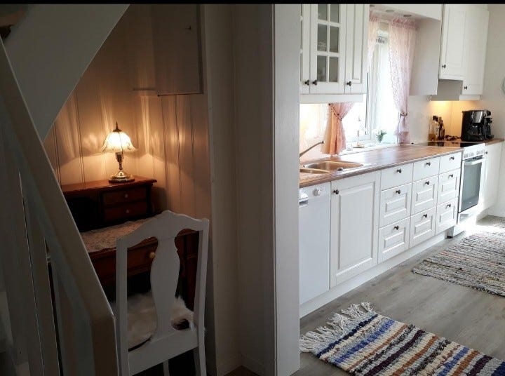 Entre og kjøkken. Galleribilde