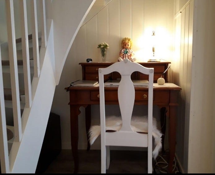 Skrivebord i entreen. Galleribilde