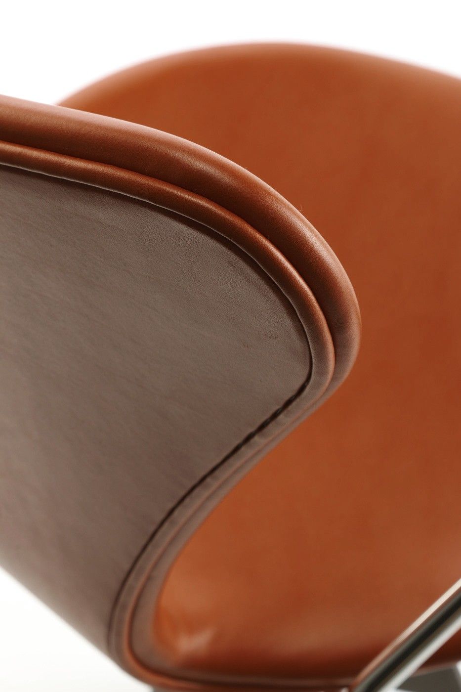Arne Jacobsen Syverstole model 3107 elegance Walnut farget Arne Jacobsen Syverstole model 3107 elegance Walnut farget