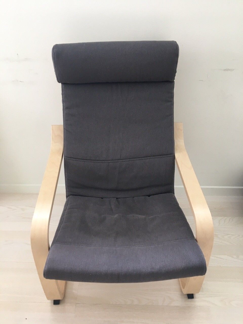 Poang stol fra Ikea | FINN.no Poang lenestol med krakk fra IKEA | FINN.no