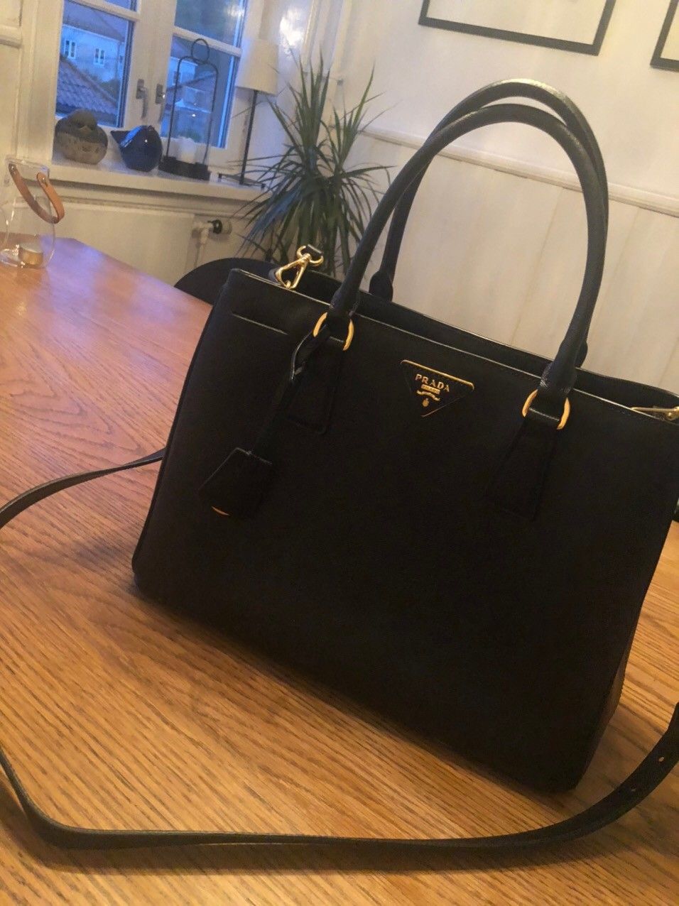 Prada Galleria Medium Saffiano veske | FINN.no Prada Galleria Medium Saffiano veske | FINN.no