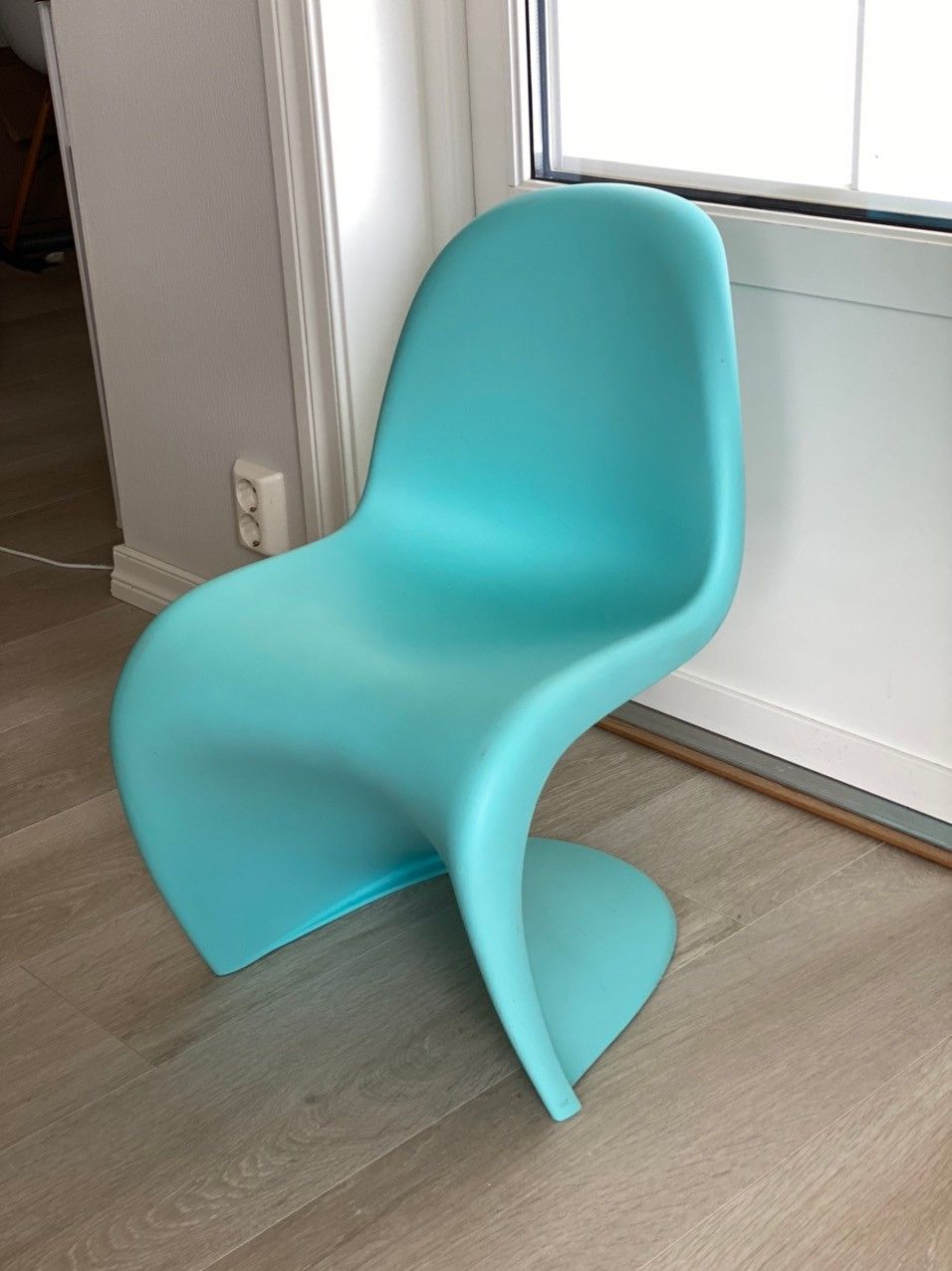 Vitra Panton Junior lyseblå | FINN.no Panton Junior stol fra Vitra favoritten blant barn hos