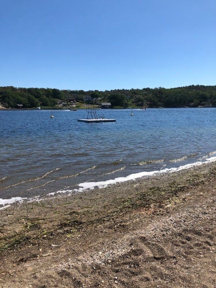 Felles strand med badebrygge Galleribilde