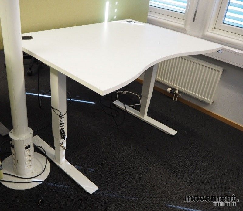 29 stk Skrivebord med elektrisk hevsenk i hvitt fra EFG 10 stk. Kinnarps Serie T skrivebord (160x90 cm, Hvit