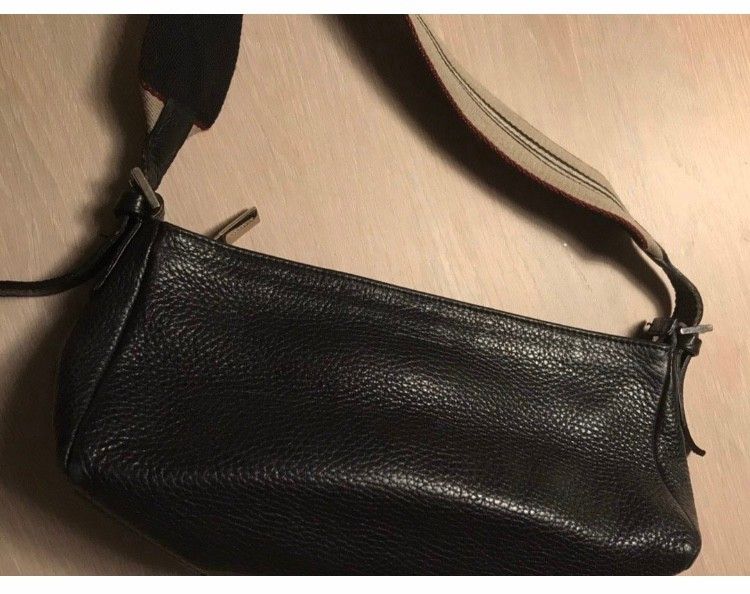 Burberry veske til salgs! | FINN.no Burberry veske | FINN.no