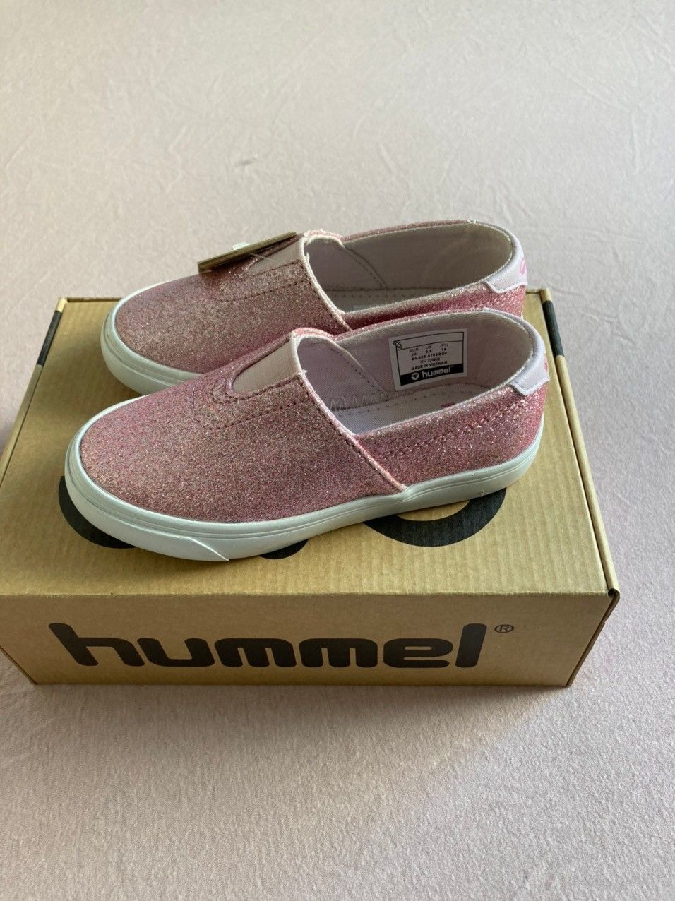 Helt nye Hummel jentesko str 26 | FINN.no Helt nye Hummel jentesko str 26 | FINN.no