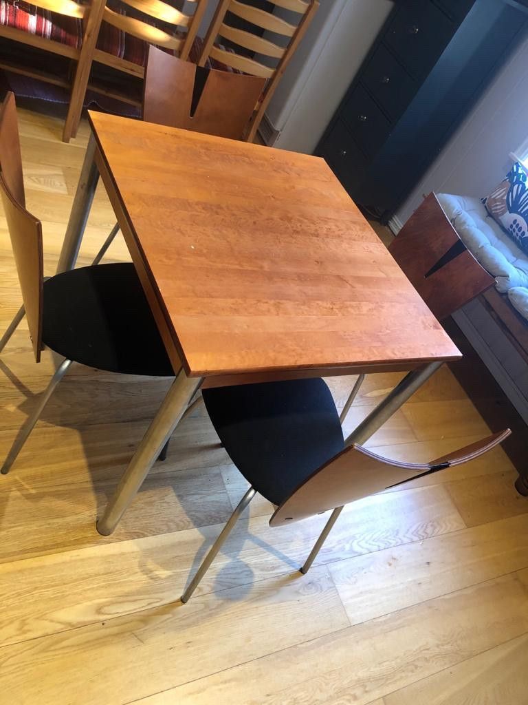 Bord og fire stoler til selg | FINN.no Bord og fire stoler | FINN.no
