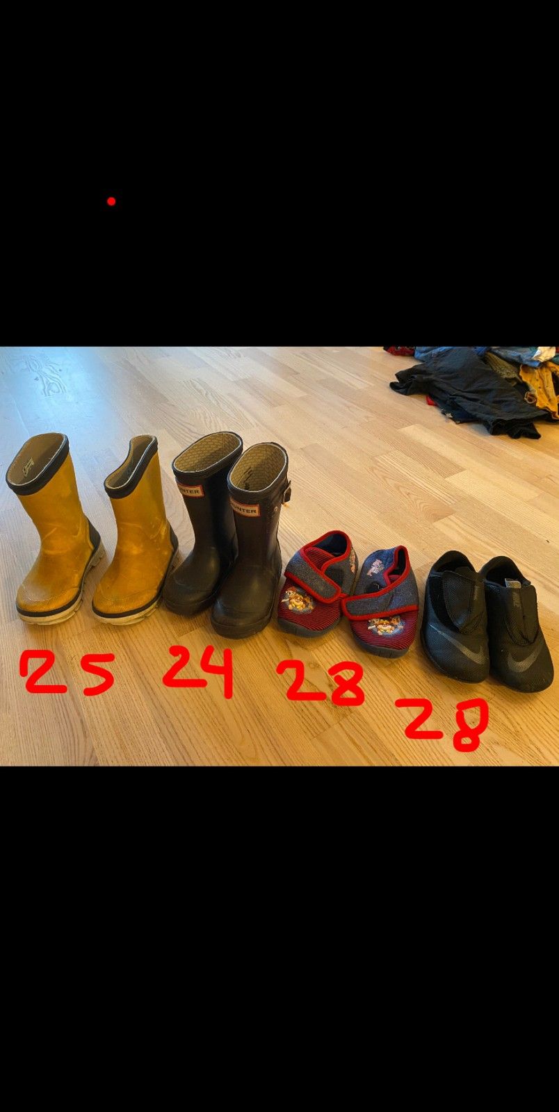Diverse sko gies bort, må hentes | FINN.no Diverse sko gis bort | FINN.no