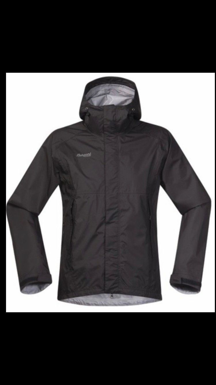 Super Lett Jacket, skalljakke herre , Svart | FINN.no Svart skalljakke herre ~ God ventilasjon.2 frontlommer