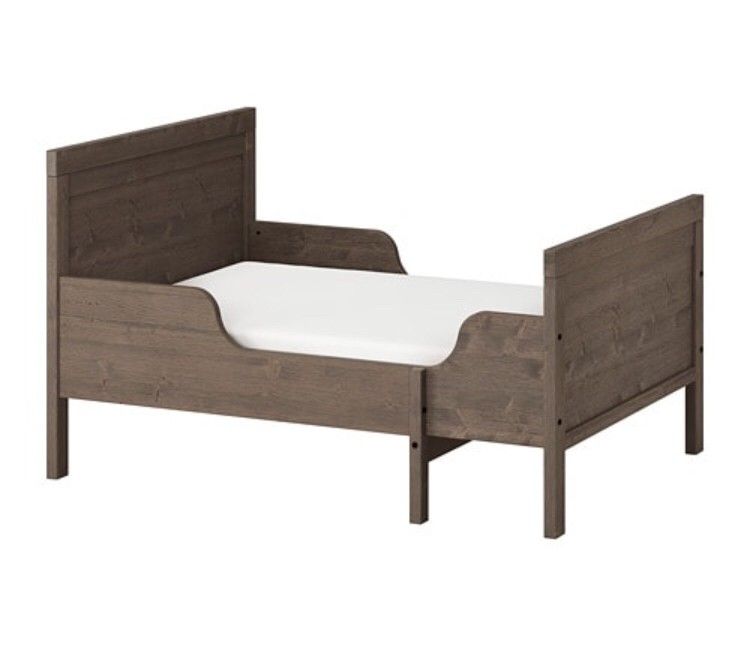 IKEA Sundvik uttrekkbar barnesengjuniorseng m. madrass og IKEA Sundvik barneseng | FINN.no