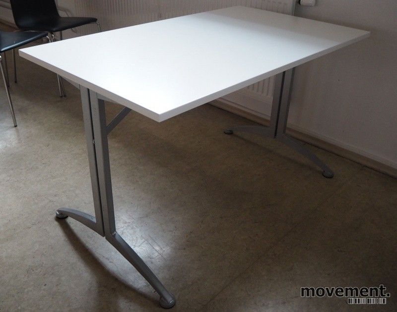 Kinnarps skrivebord kantinebord i hvitt grått, 120x70cm Asto Møtebord Kontormøbler og kontorlandskap | Kinnarps