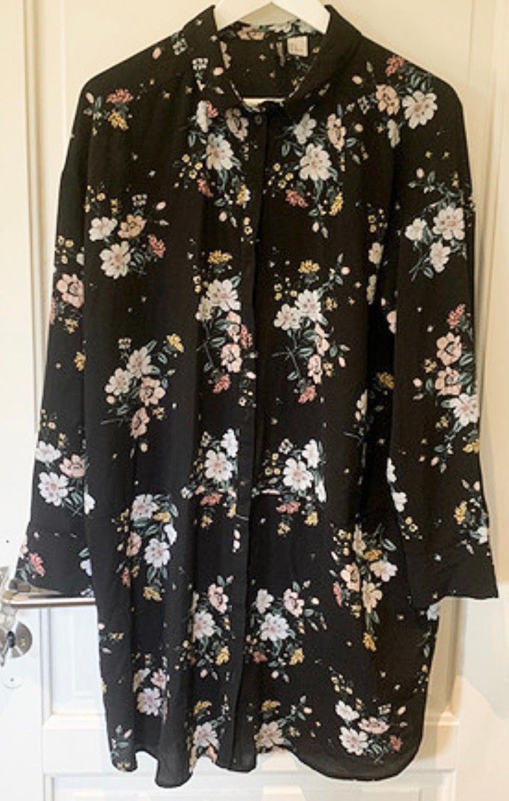 Lang blomstret skjorte fra DIVIDED | FINN.no Lang, blomstret skjorte | Lindex