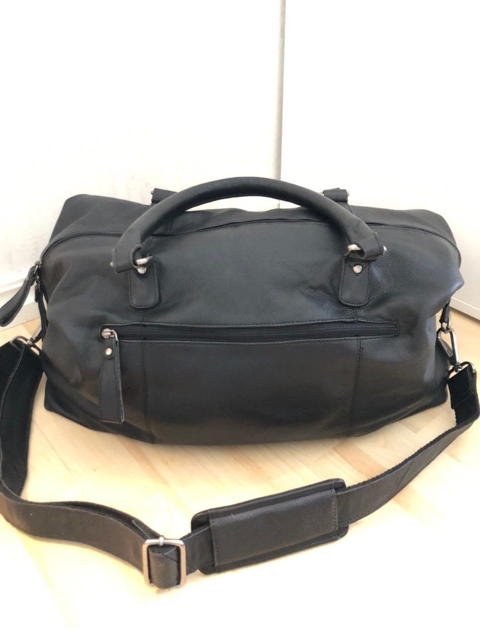 2 bager i skinn (brun og sort ) | FINN.no Bag 2 stk 100kr | FINN.no