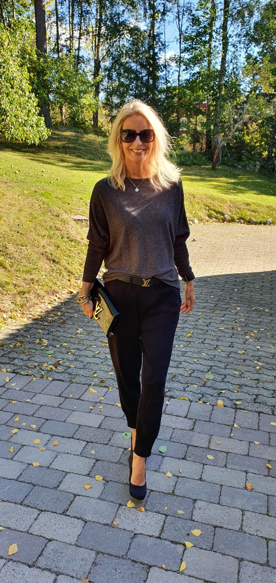 Grå genser med pingvin ermer | FINN.no Grå genser med pingvin ermer | FINN.no