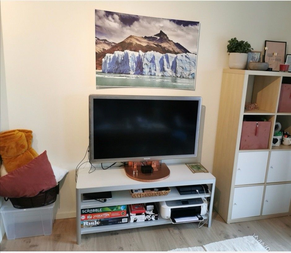 Tv bord selges | FINN.no Tv bord til salgs | FINN.no