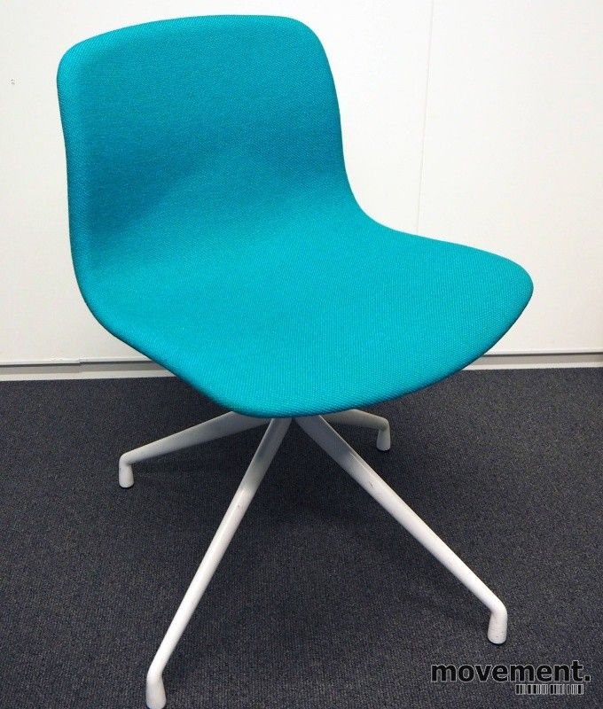 14 stk Hay About a chair AAC10 konferansestol i turkis stoff 19 stk Hay About a chair AAC10 konferansestol i grønt stoff