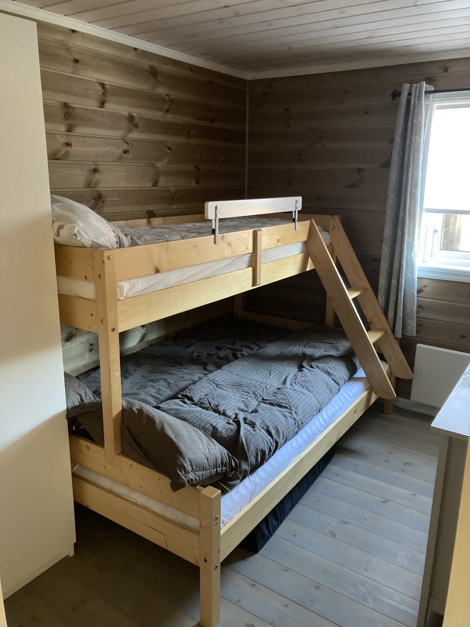 Soverom 2, nede, med køyeseng Galleribilde