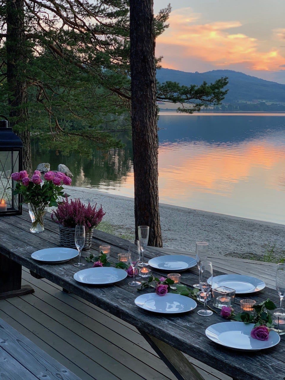 Beachfront dining :) Galleribilde