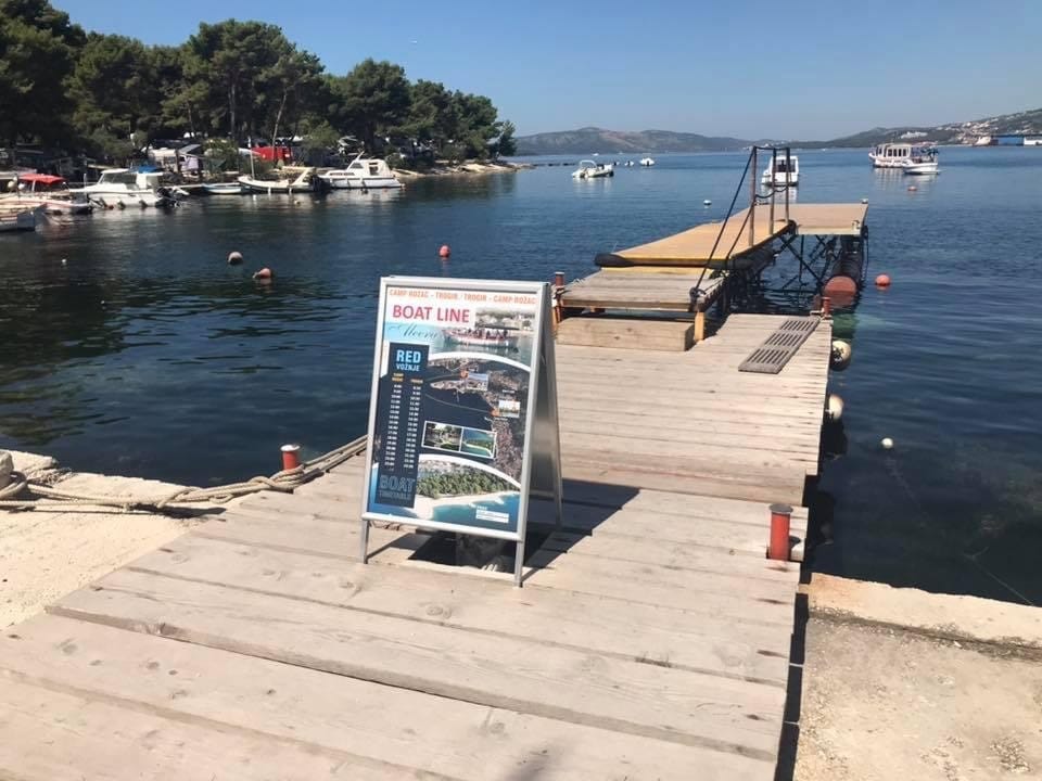 Ferge til Trogir- fra stranden rett nedenfor leiligheten Galleribilde