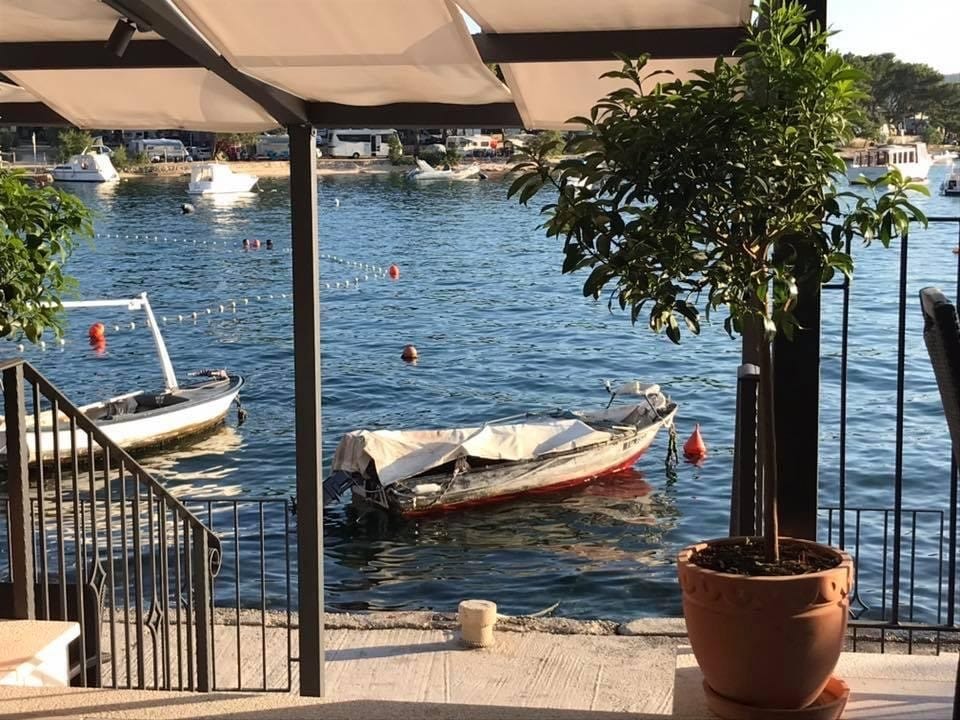 Utsikt fra nærmeste restaurant Galleribilde