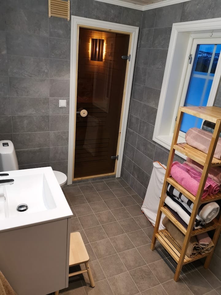 Bad 1 med inngang til badstue Galleribilde