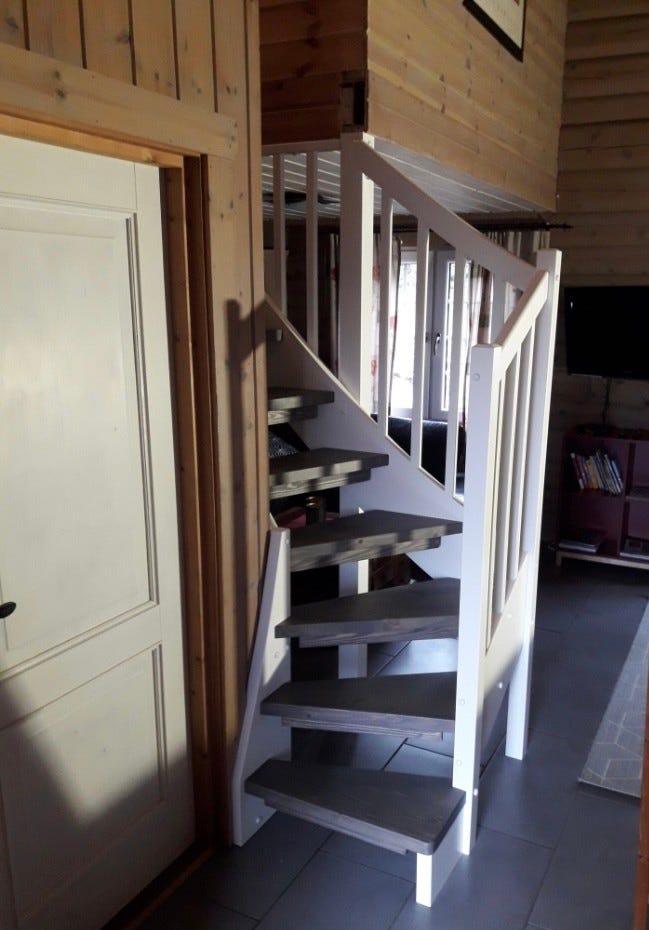 Trapp til hems byttet fra stige Galleribilde