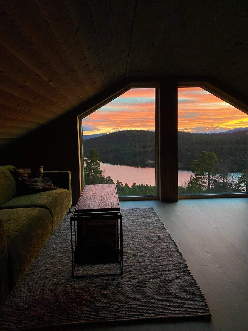 Hemsstua i solnedgang Galleribilde