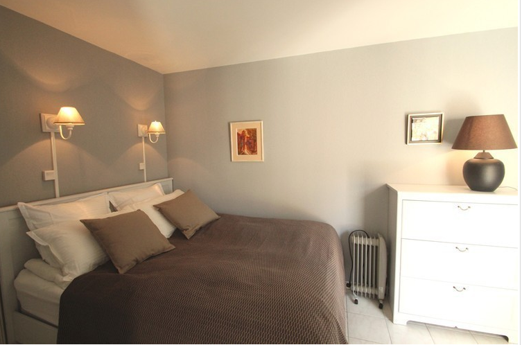 Soverommet, sett fra stuedøren Galleribilde