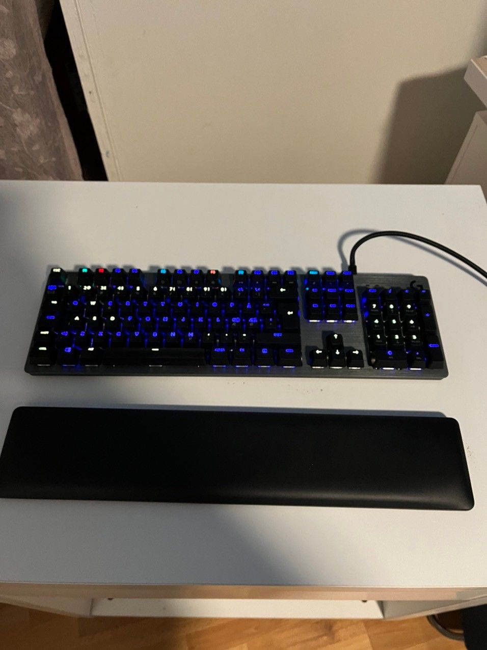 logitech g513 carbon lightsync rgb mekanisk gamingtastatur