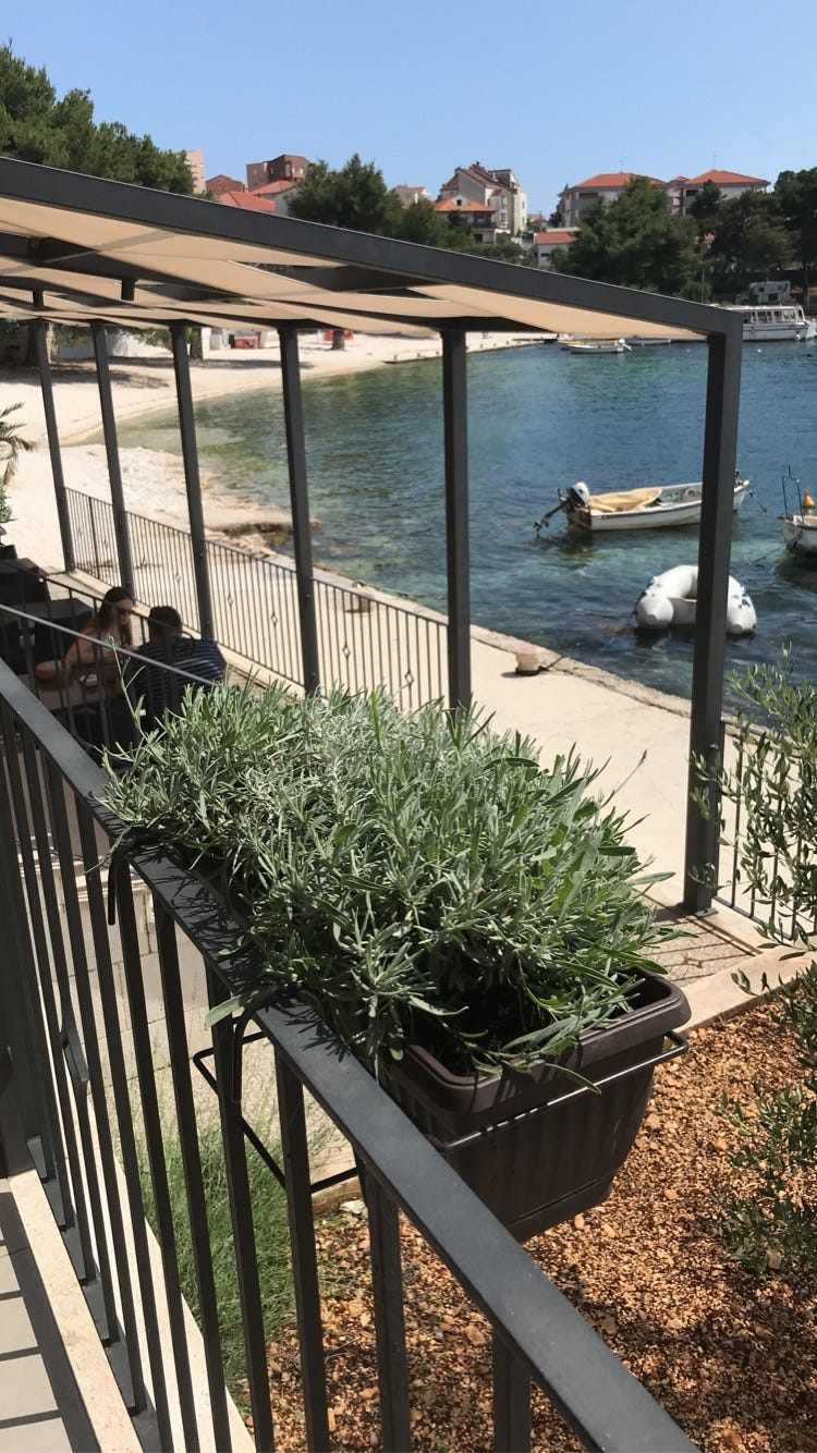 Utsikt fra nærmeste restaurant Galleribilde