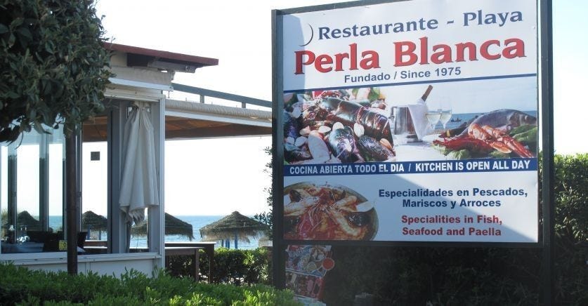 Enkelt å gå til gode og nyrenoverte restauranter langs stranden Galleribilde