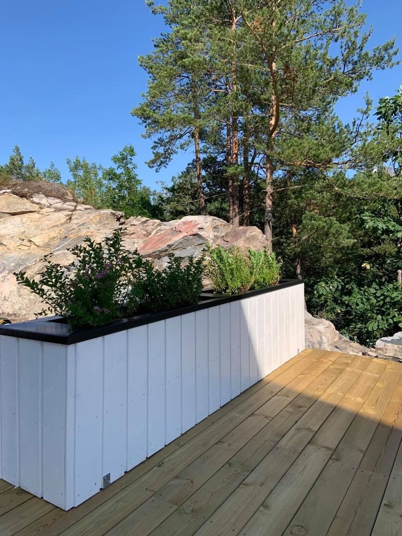 blomsterkasse ved inngang terasse Galleribilde