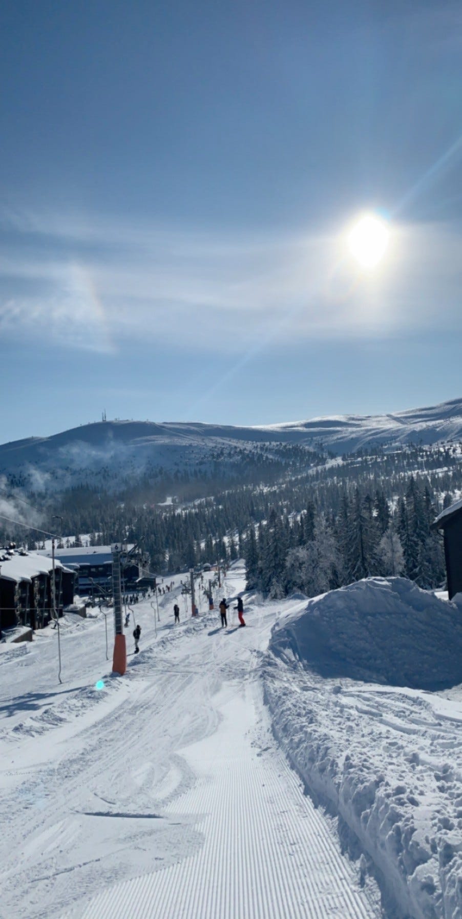 Leilighet til høyre og hotell til venstre Galleribilde