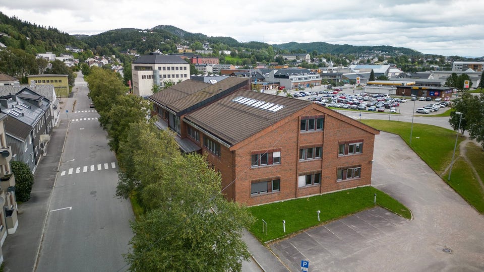 Eiendommen ligger svært sentralt til i Namsos sentrum