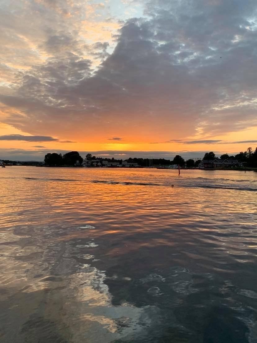Solnedgang på vakre Husøy Galleribilde