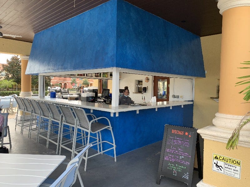 bar og grill ved bassenget Galleribilde