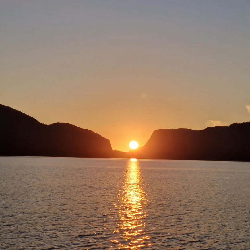 Solnedgang i Hidrasundet Galleribilde