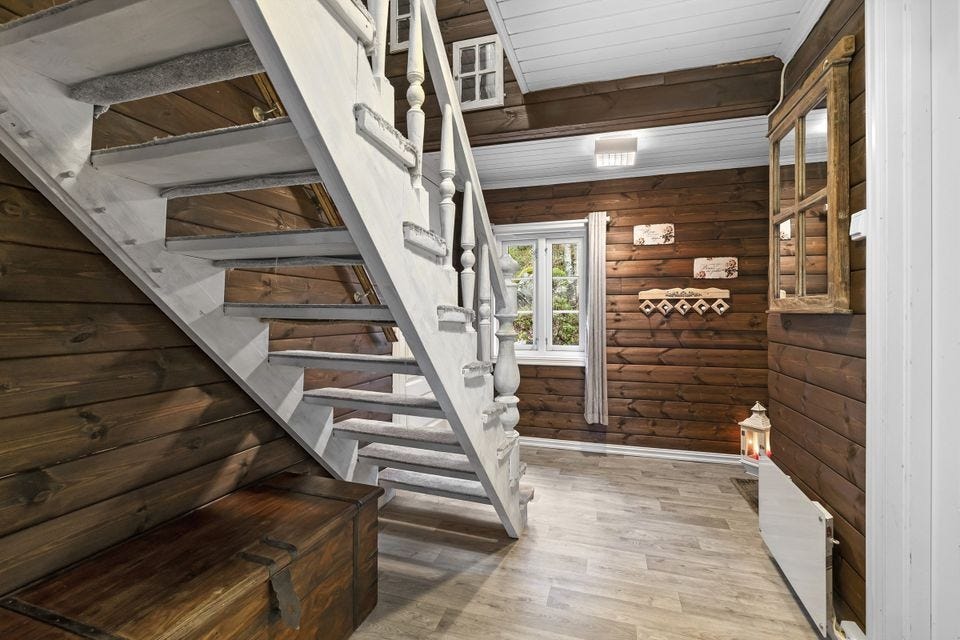 Inngangsparti m/trapp til 2.etg Galleribilde