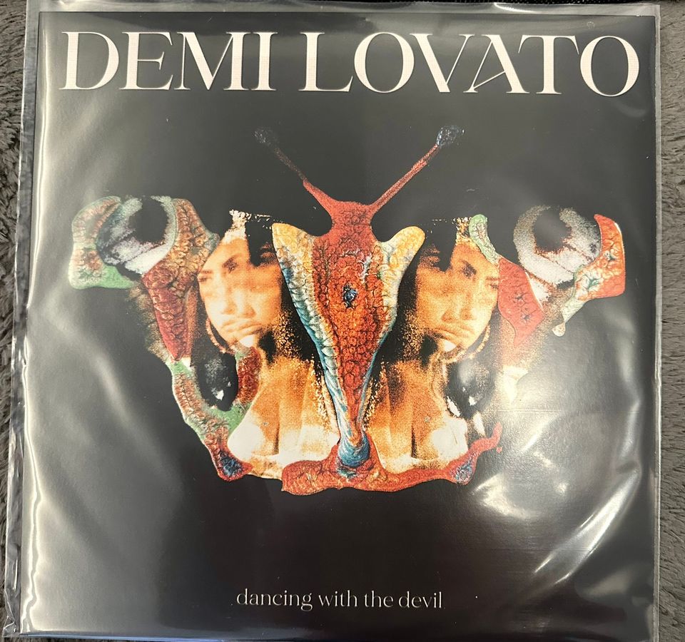 【新品LP限定版】デミ・ロヴァート　DANCING WITH THE DEVIL Amazon.com: Dancing With The DevilThe Art Of Starting
