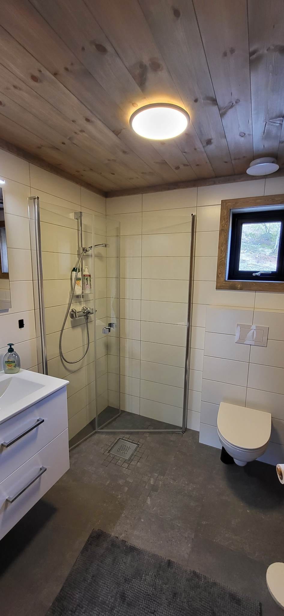 Bad oppe - perfekt plassert ved siden av soverommet oppe Galleribilde