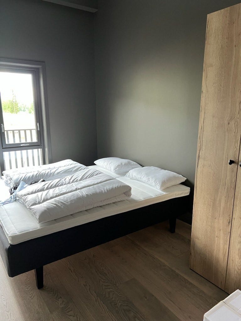 Dobbeltrom 160 cm (kan gjøres om til 2 senger ved behov ) Galleribilde