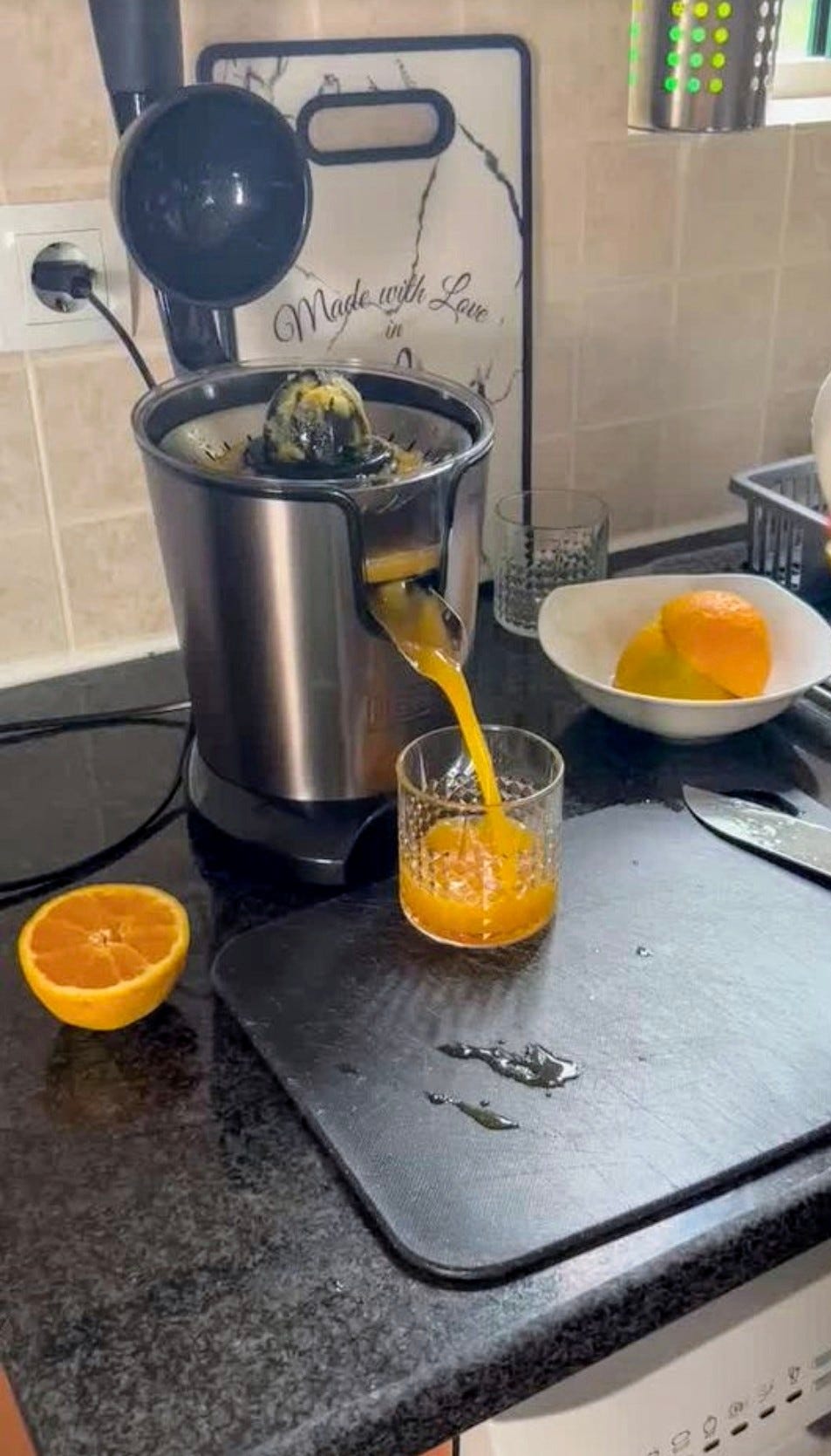 Med juicepresseren kan du lage din egen appelsinjuice hver dag :-) Galleribilde
