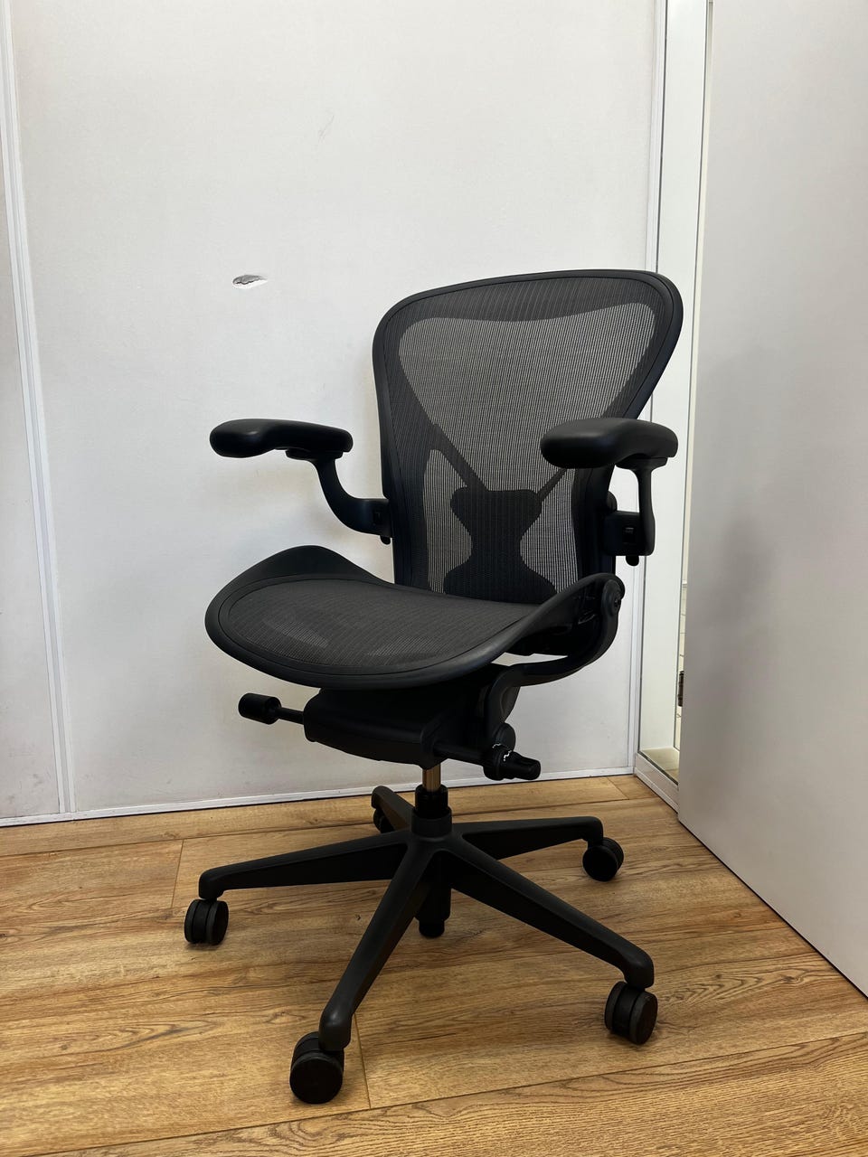 Herman Miller Aeron Remastered Full Option With Posturefit FINN