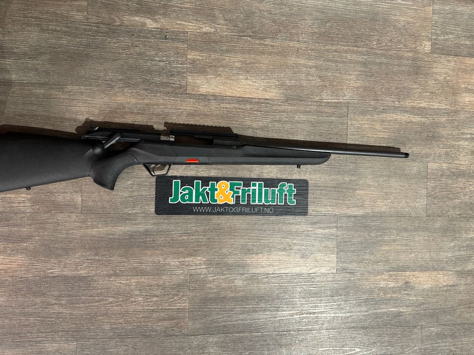 Divrese hagleskudd og noen rifleskudd finn torget