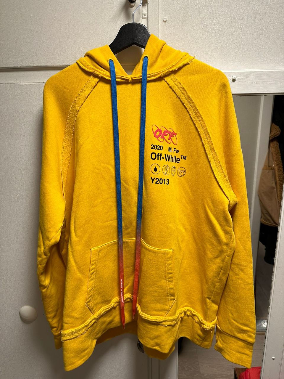 OFF-WHITE Oversized Industrial Y013 Hoodie | FINN-torget