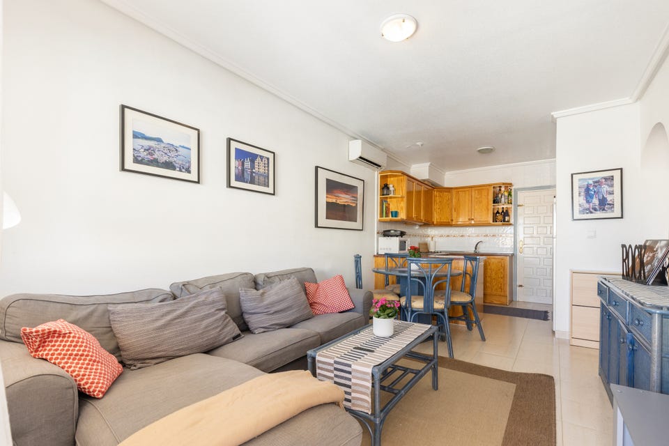 ORIHUELA COSTA LA FLORIDA TOPPETASJE REKKEHUS MED GODE SOLFORHOLD OG