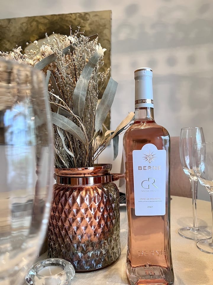 Her kan du nyte gode franske viner Galleribilde