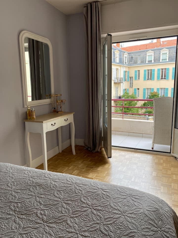 Soverom 2 med utgang til bakgårds-terrasse Galleribilde